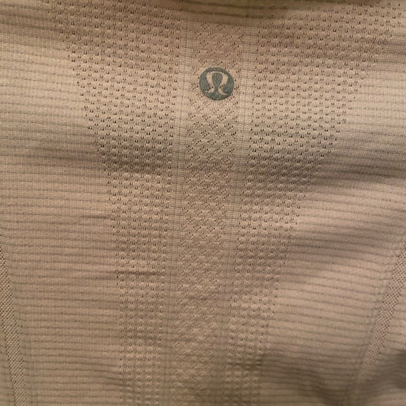 Vintage lululemon baby pink top. Size 4. - Picture 4 of 5